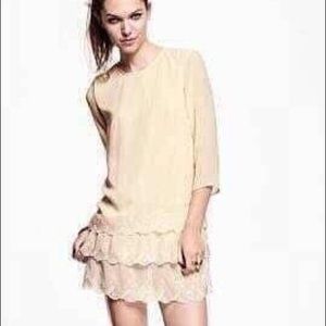 H&M lace dress
bust 36”, hip 40”,length 31”